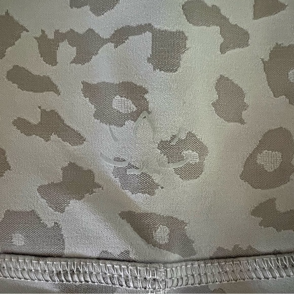 EUC Beyond Yoga Leopord Yoga Pants Size Small - Picture 5 of 16